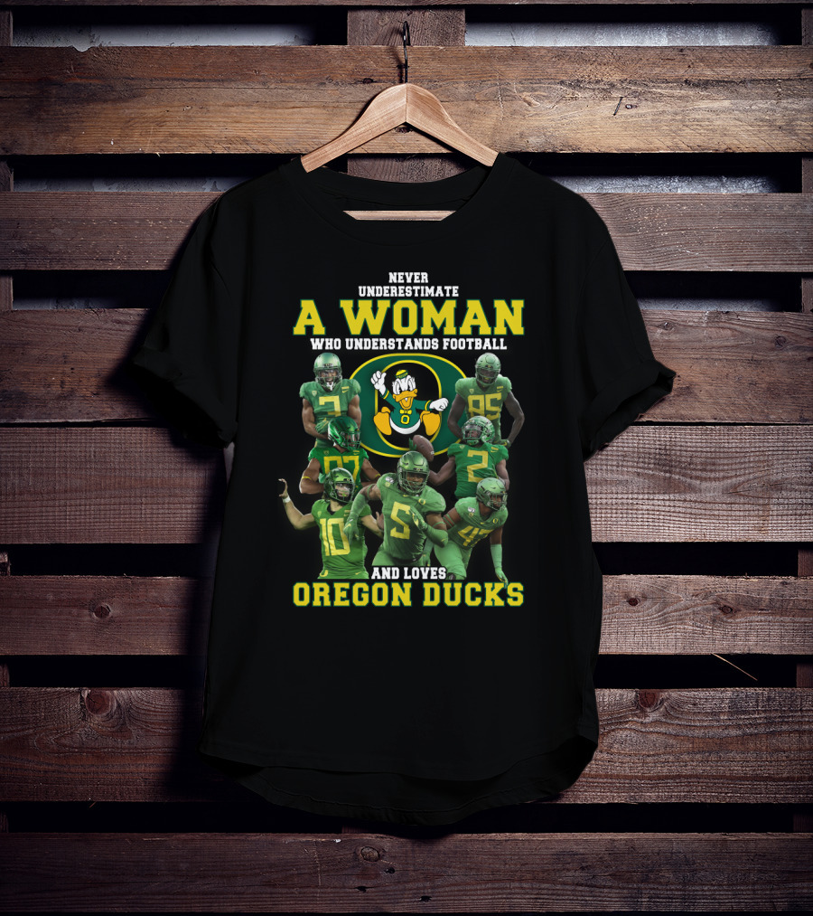 Never Underestimate A Woman Who Understands Football And Loves Oregon Ducks T-Shirt