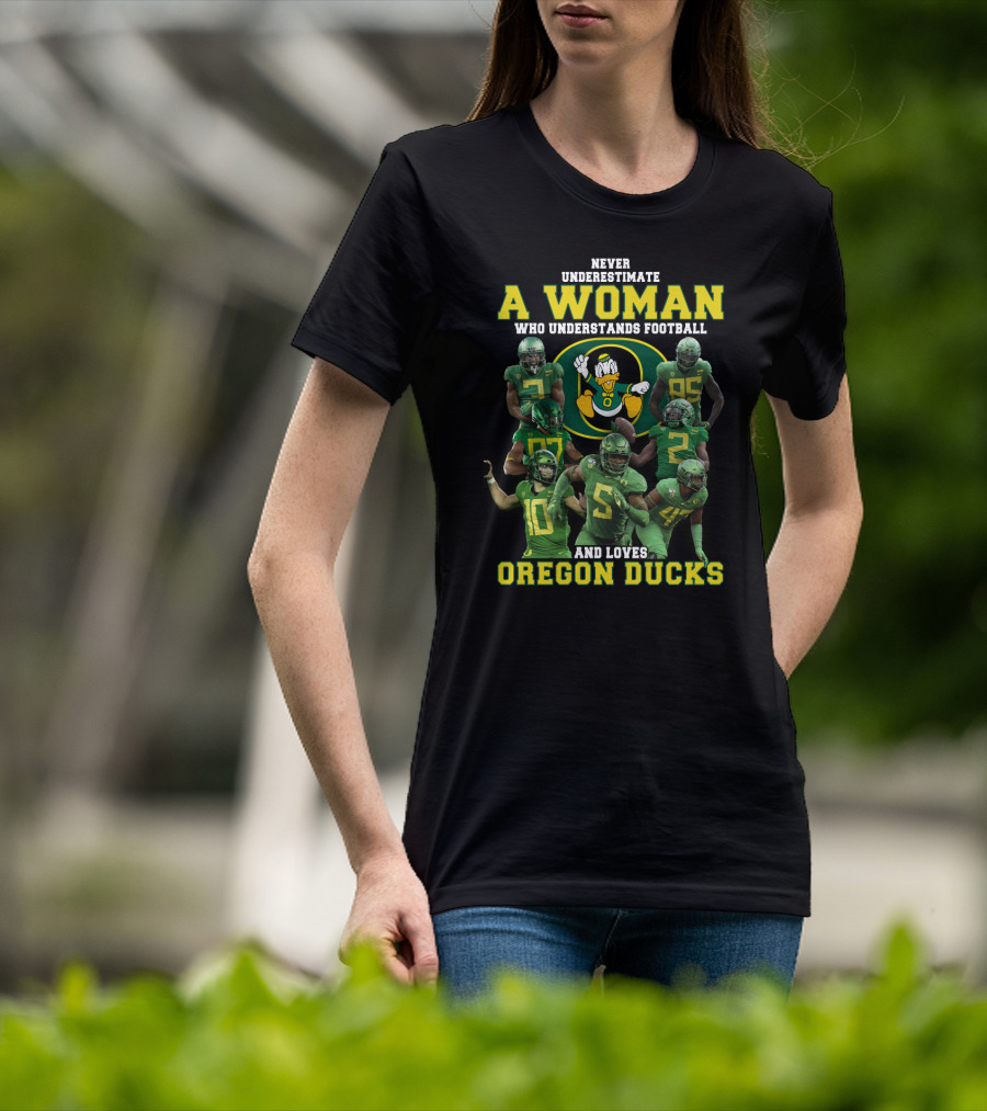 Never Underestimate A Woman Who Understands Football And Loves Oregon Ducks T-Shirt
