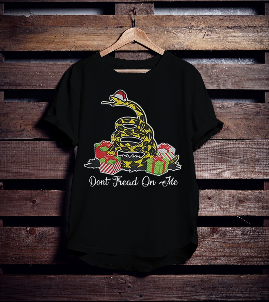 Dont Fread On Me Santa Hat Snake With Christmas Gifts T-Shirt