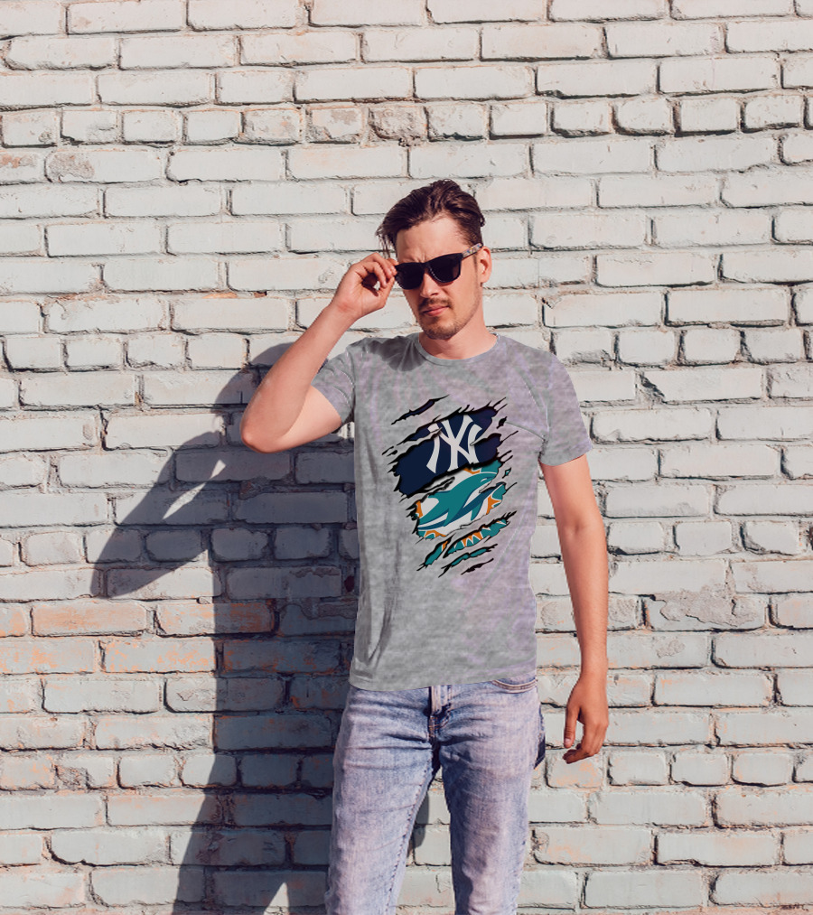 Yankees Dolphins Logo Fusion Sports Fans T-Shirt
