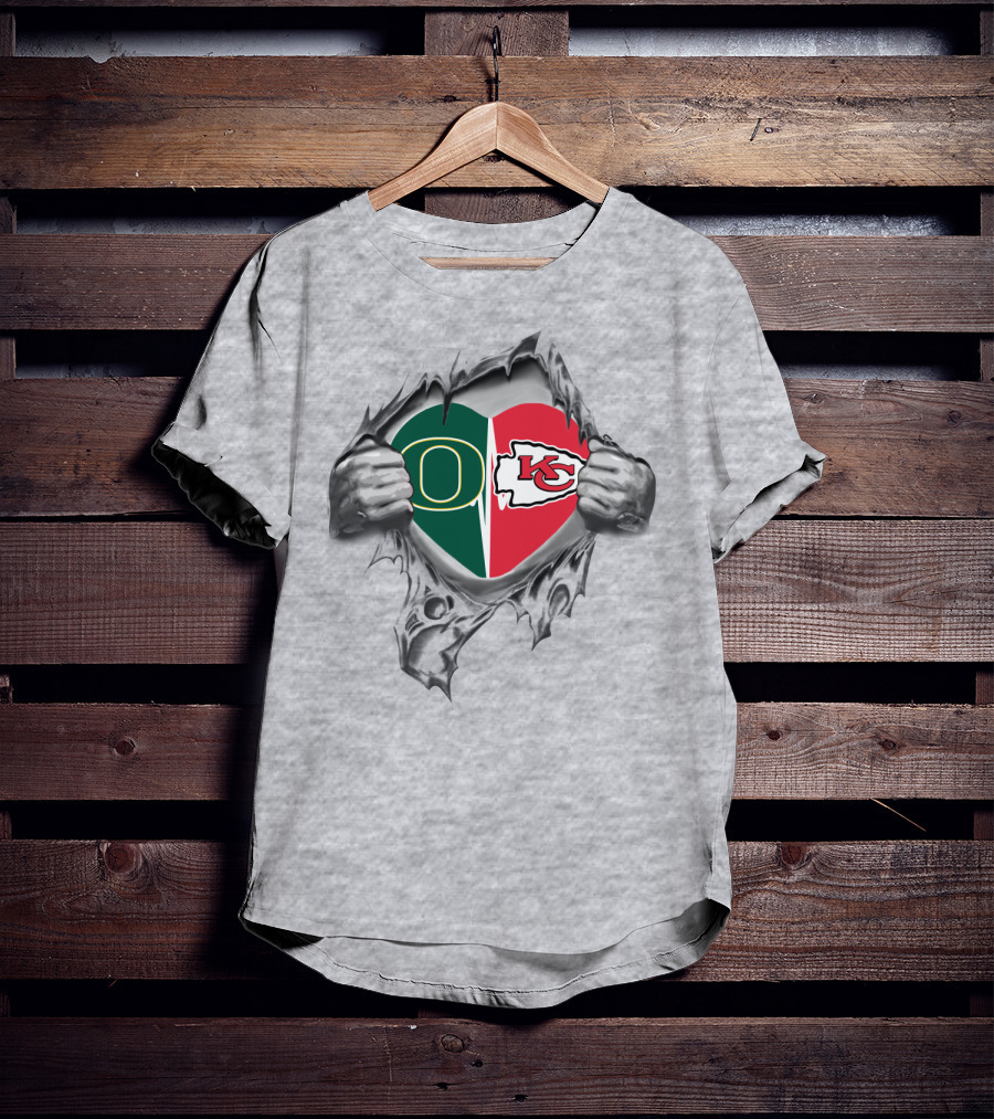 Oregon Ducks Kansas City Chiefs Heart Torn Fabric T-Shirt