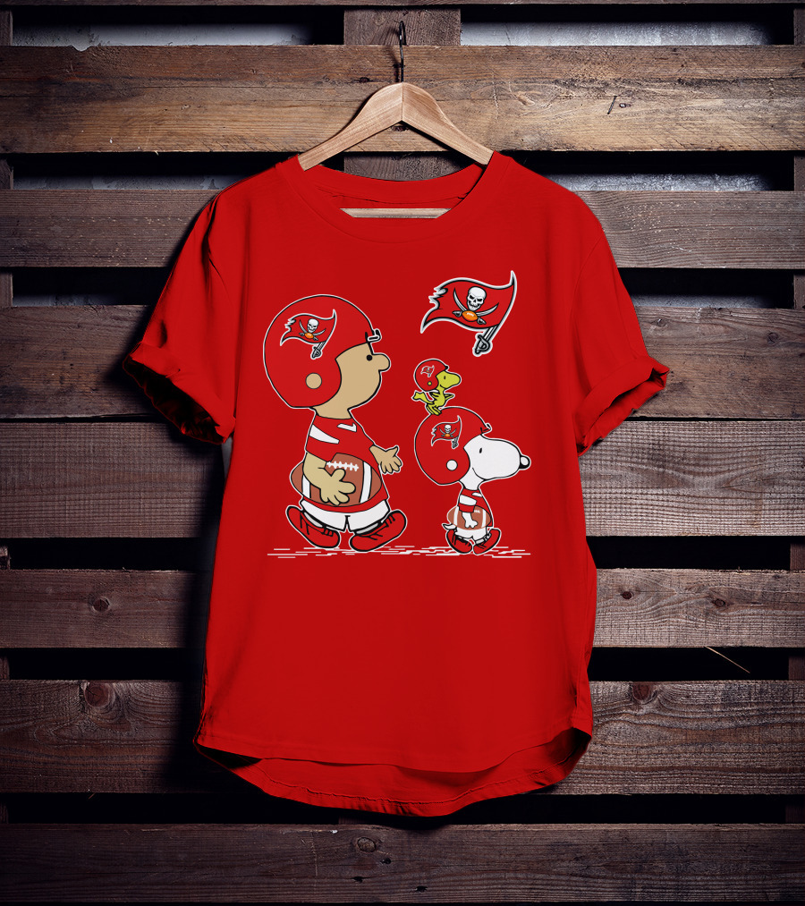 Peanuts Buccaneers Snoopy And Woodstock Football Helmets And Flag T-Shirt