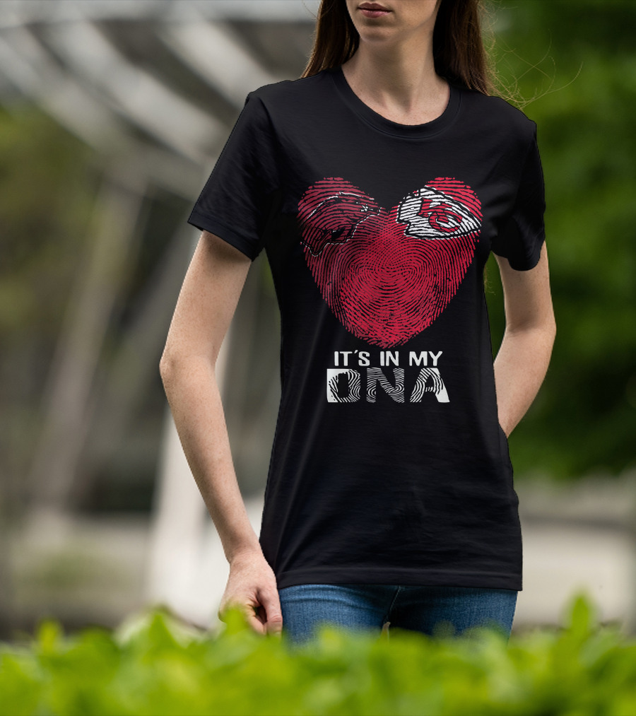 Arkansas Razorbacks And Kansas City Chiefs Heart It's In My DNA T-Shirt