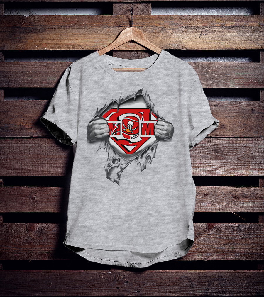 Super Mom Tampa Bay Buccaneers Superman Logo Fusion T-Shirt