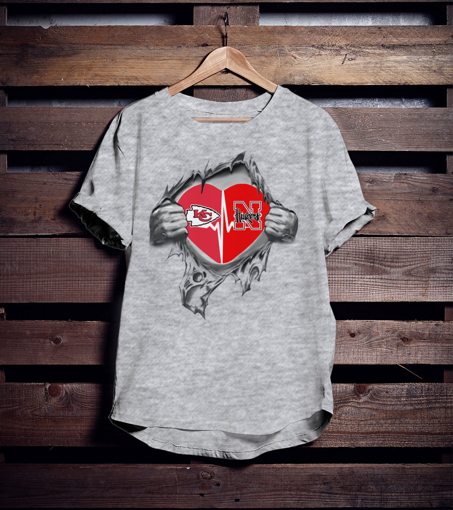 Chiefs Huskers Heart Logo Peeling T-Shirt
