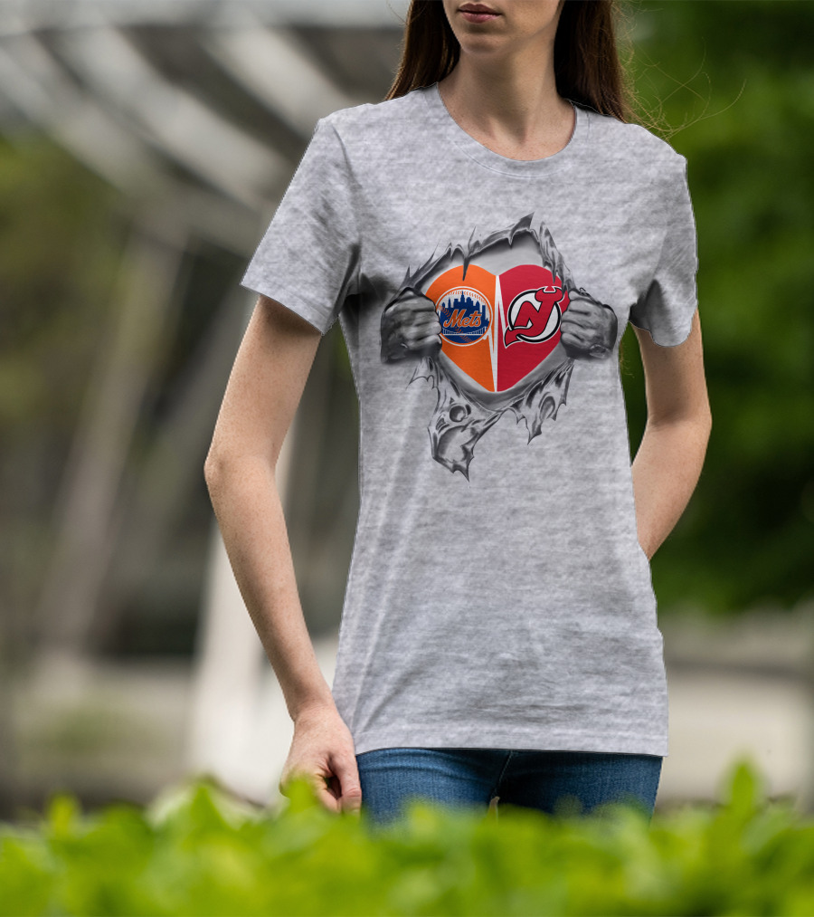 Mets Devils Heart Ripping Baseball Hockey Fan Logos T-Shirt