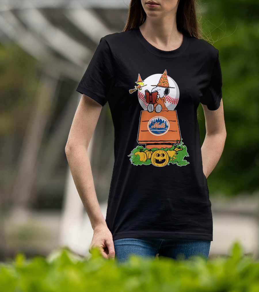 Mets Halloween Snoopy Reading Baseball Pumpkin Patch Theme T-Shirt