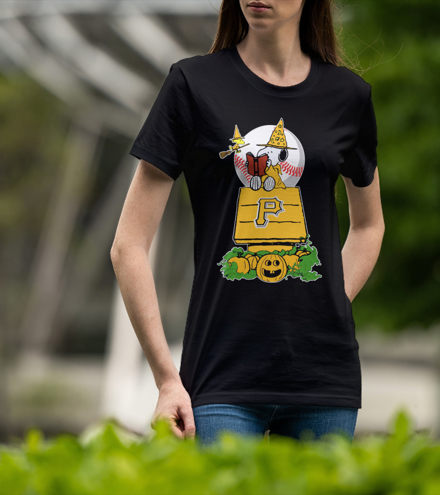 Snoopy Halloween Pittsburgh Pirates Peanuts Charlie Brown Pumpkin Moon Baseball T-Shirt