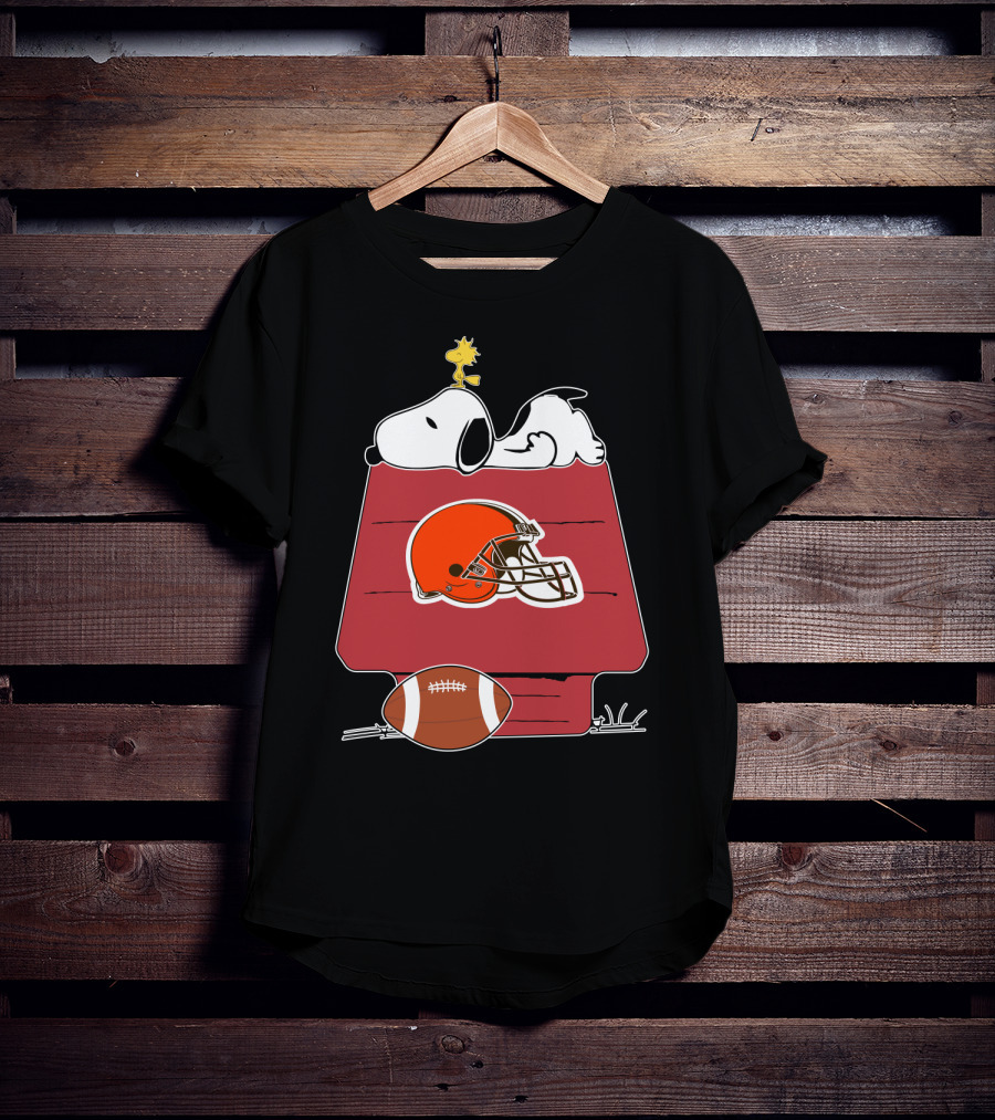 Snoopy And Woodstock On Doghouse With Cleveland Browns Helmet And Football T-Shirt