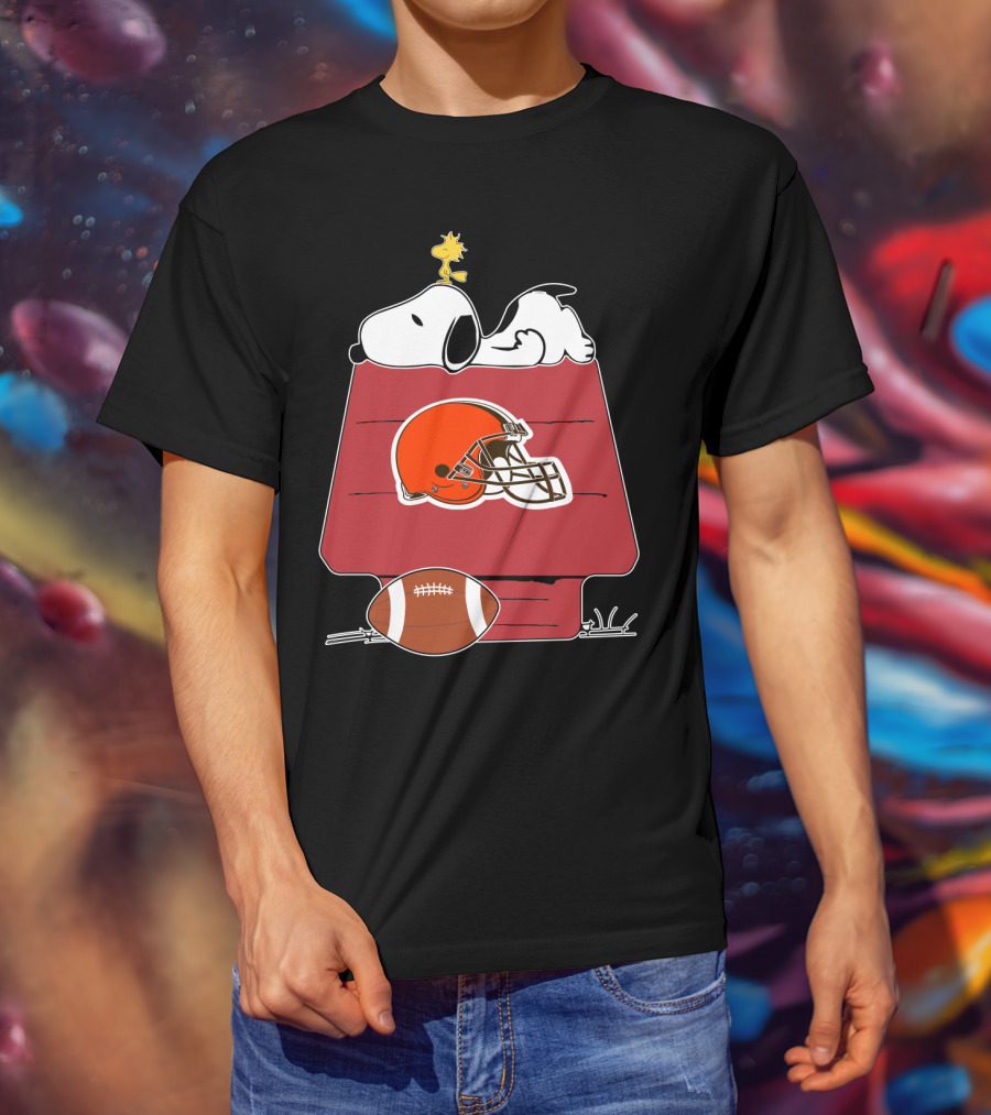 Snoopy And Woodstock On Doghouse With Cleveland Browns Helmet And Football T-Shirt