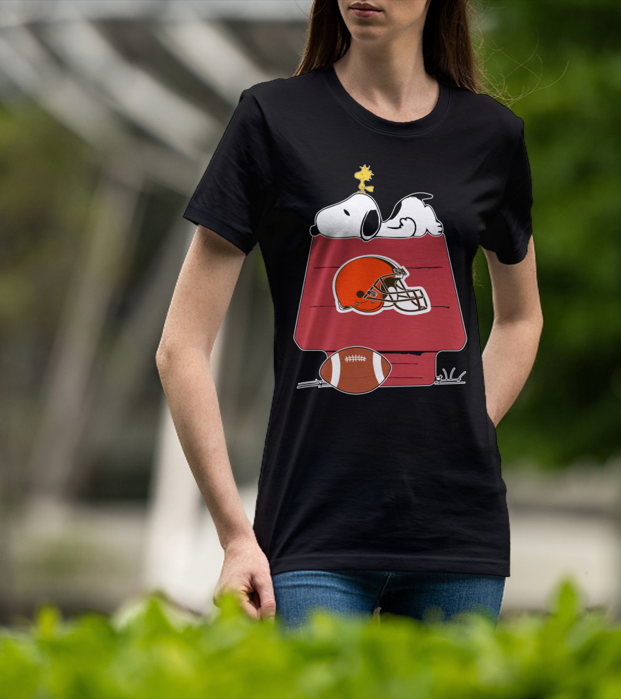 Snoopy And Woodstock On Doghouse With Cleveland Browns Helmet And Football T-Shirt
