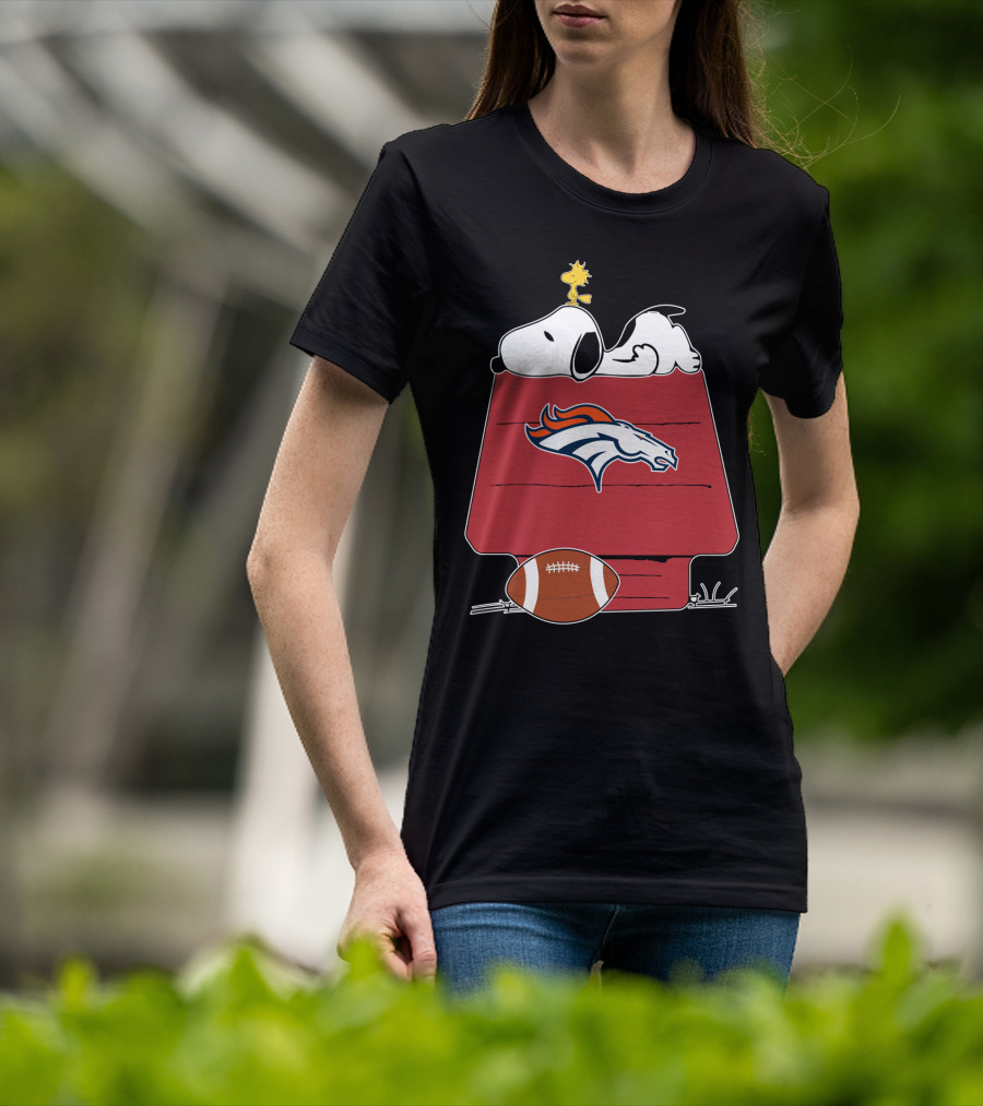 Denver Broncos Snoopy Woodstock Football Doghouse T-Shirt