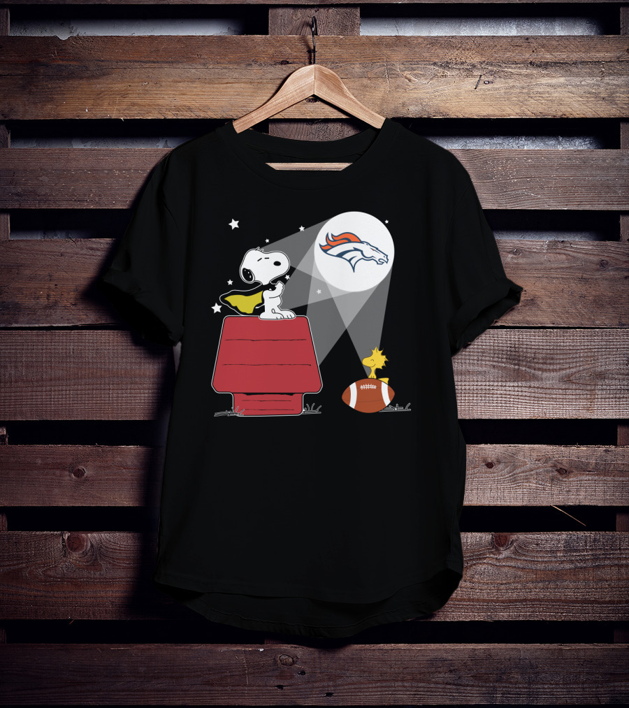 Denver Broncos Snoopy And Woodstock Football Night Scene T-Shirt