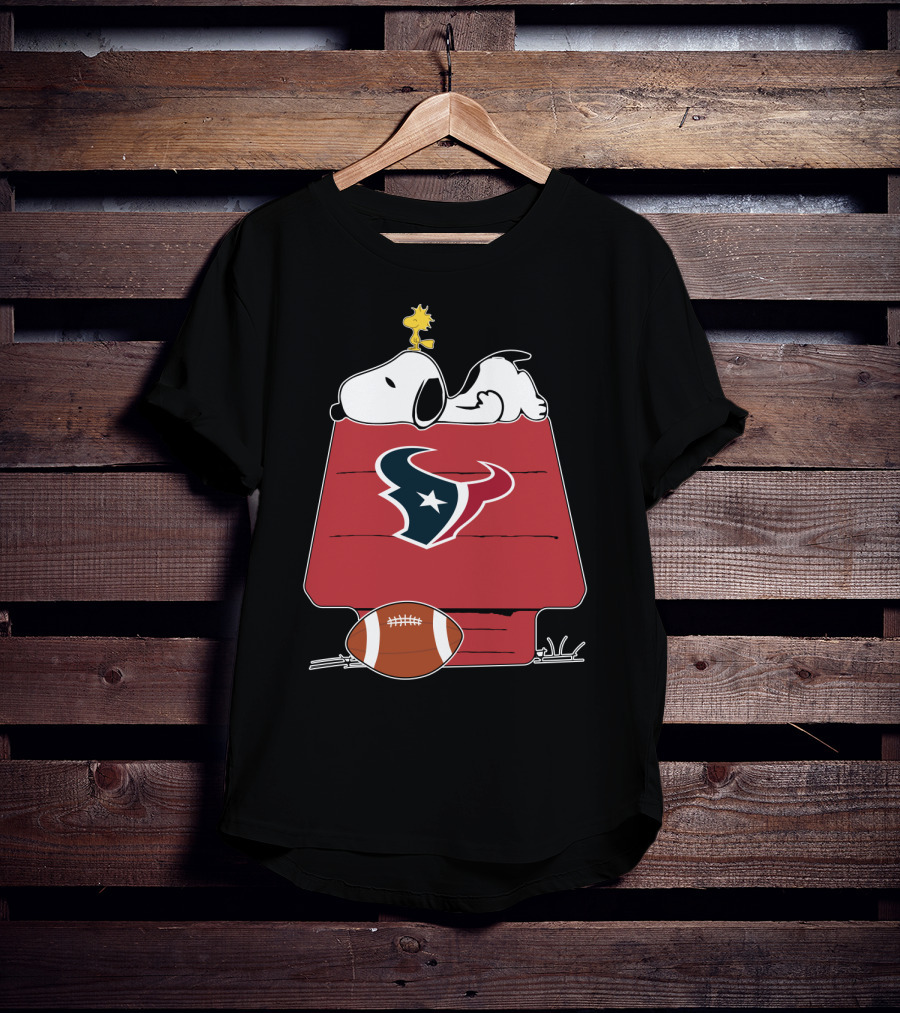 Snoopy And Woodstock Relax On Houston Texans Football Doghouse T-Shirt