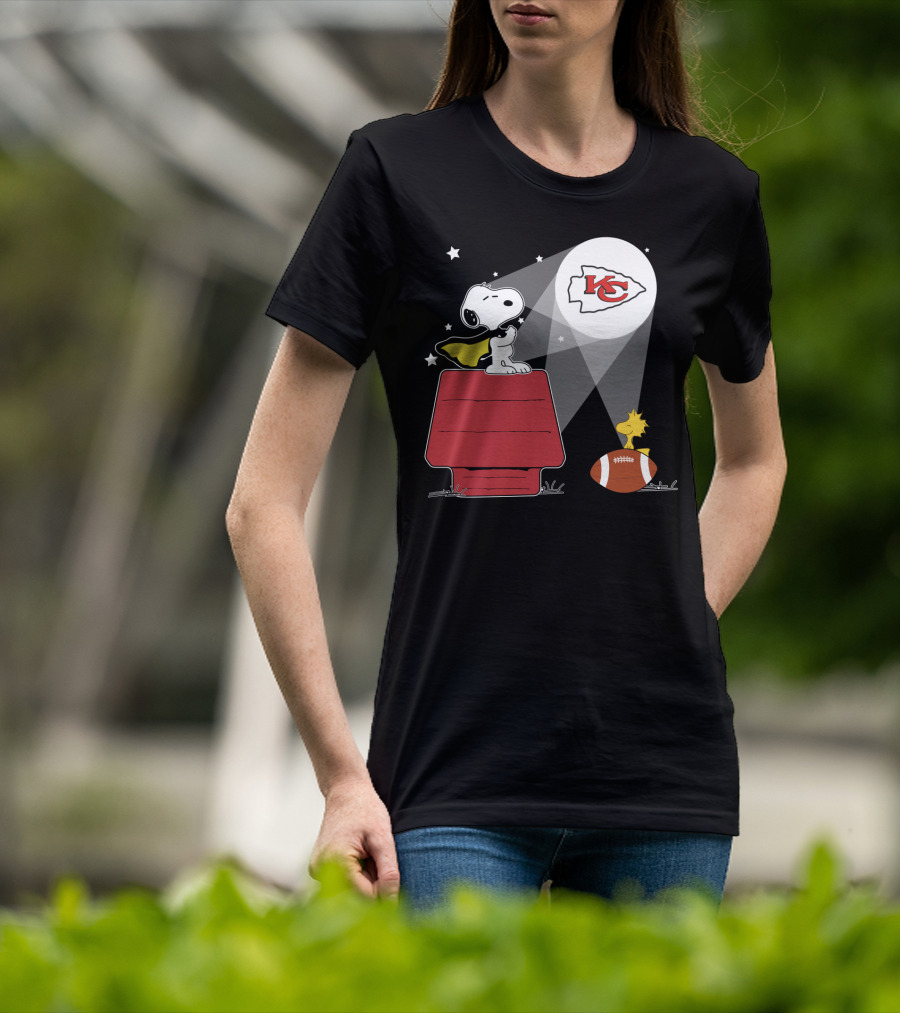 Snoopy And Woodstock Kansas City Chiefs Football Scene T-Shirt