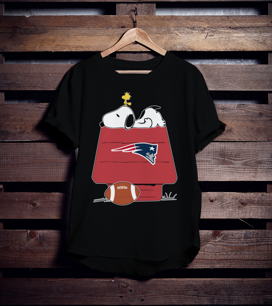 Snoopy And Woodstock Relaxing On Doghouse With New England Patriots Football Theme T-Shirt