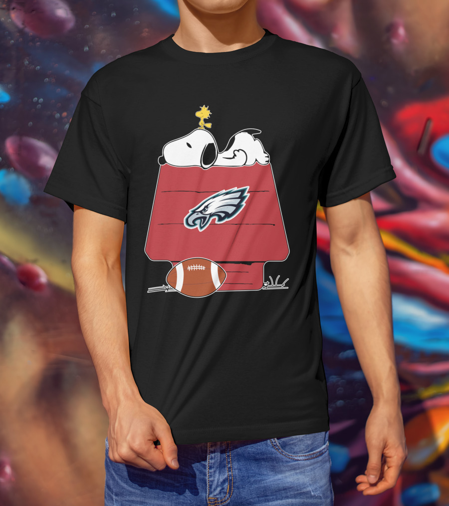 Philadelphia Eagles Snoopy Doghouse Football T-Shirt