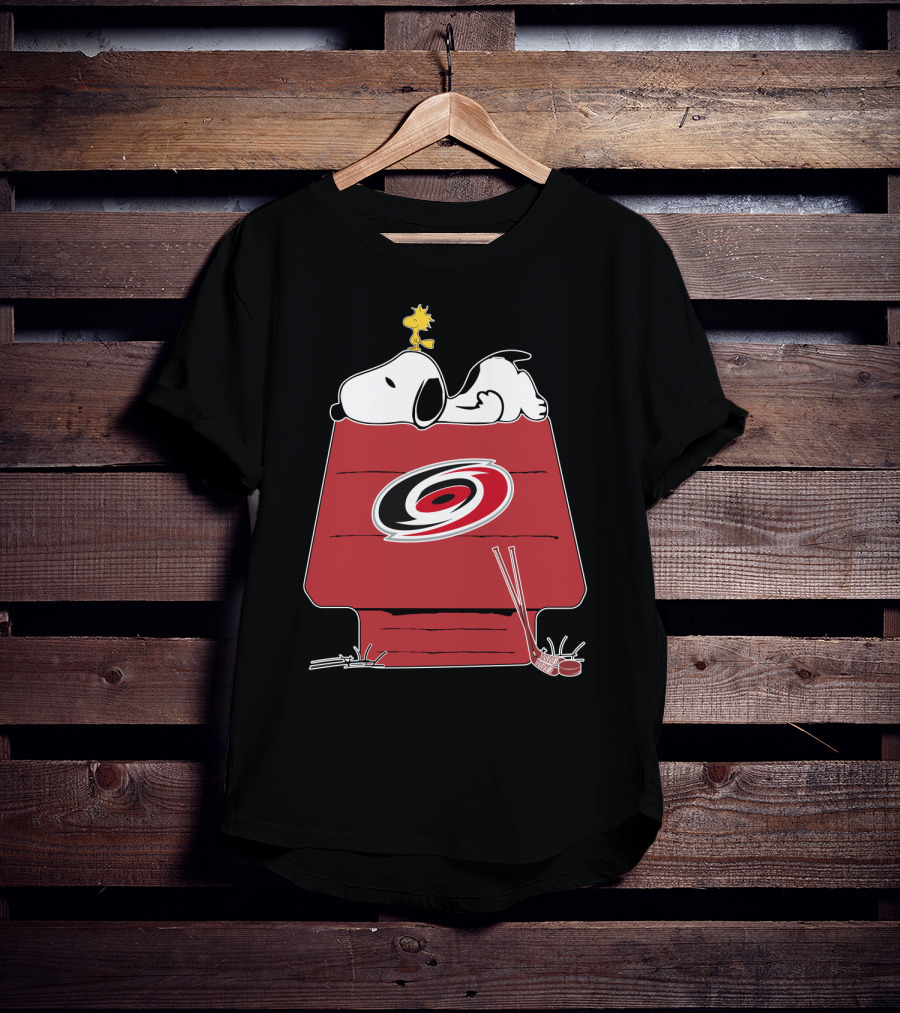 Snoopy And Woodstock Carolina Hurricanes Hockey Doghouse T-Shirt