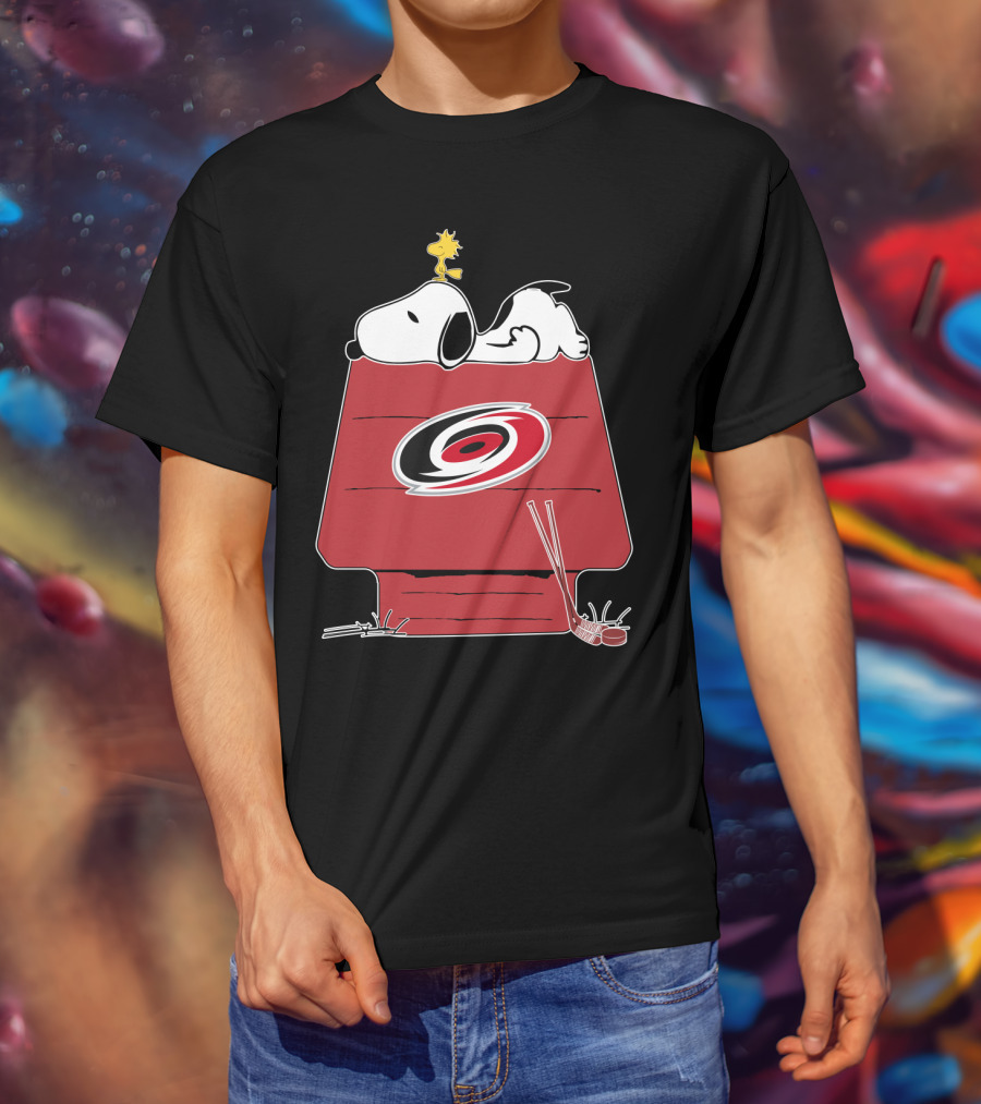 Snoopy And Woodstock Carolina Hurricanes Hockey Doghouse T-Shirt
