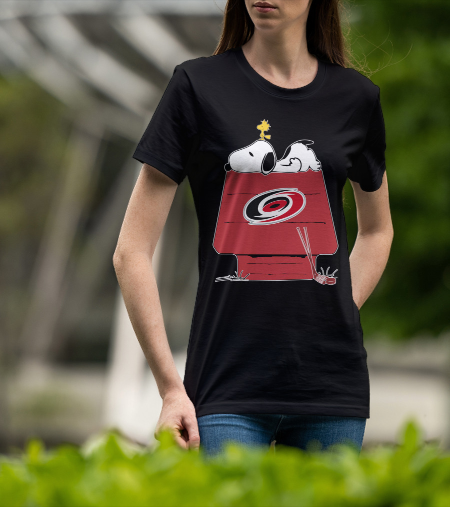 Snoopy And Woodstock Carolina Hurricanes Hockey Doghouse T-Shirt