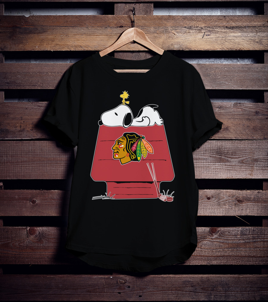 Chicago Blackhawks Snoopy Doghouse Peanuts Hockey T-Shirt