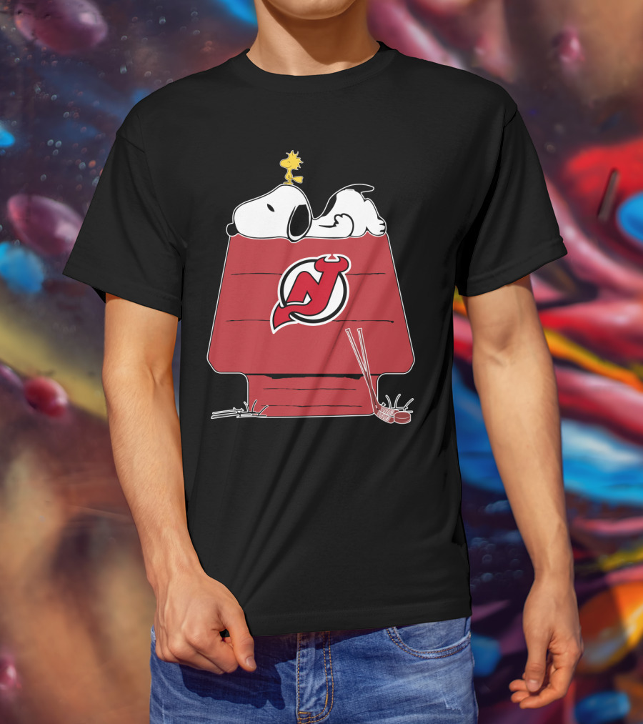 New Jersey Devils Snoopy And Woodstock On Doghouse With Hockey Sticks T-Shirt