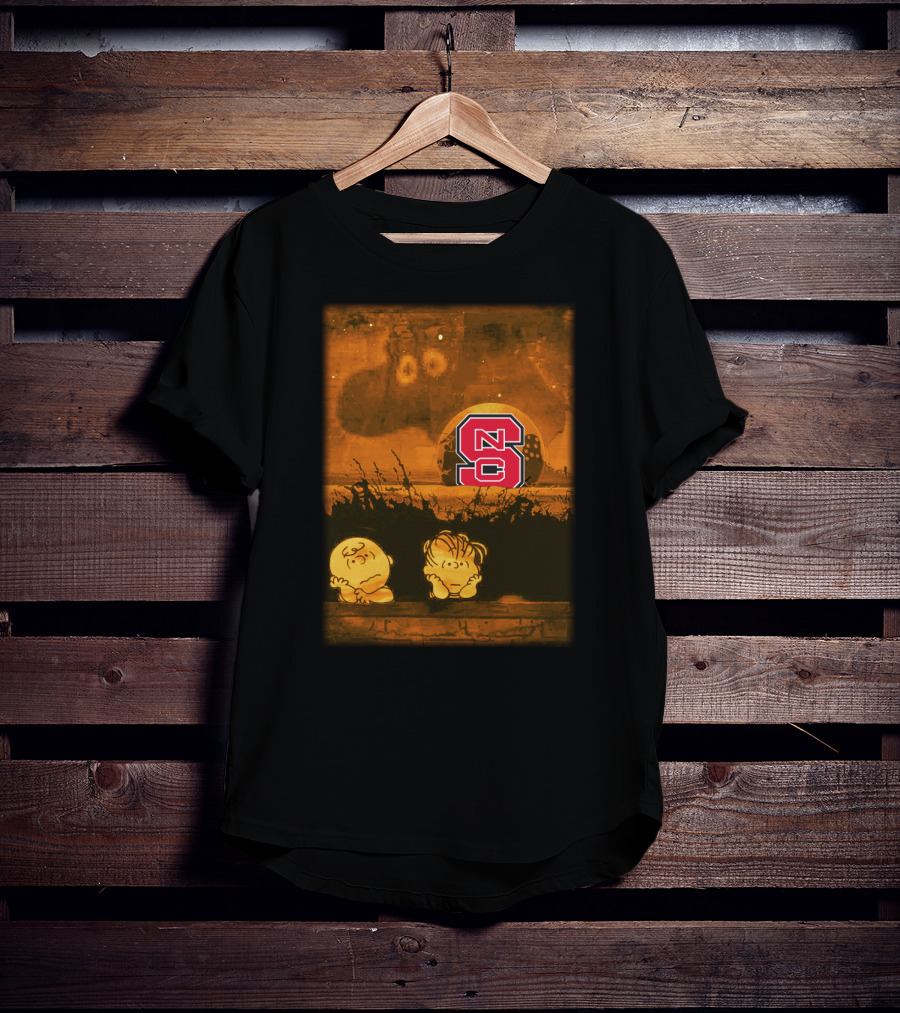 Nc State Wolfpack Football Halloween Peanuts Charlie Brown Linus T-Shirt