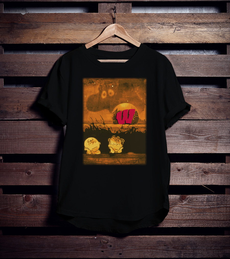 Wisconsin Badgers Halloween Peanuts Football Pumpkin Scene T-Shirt