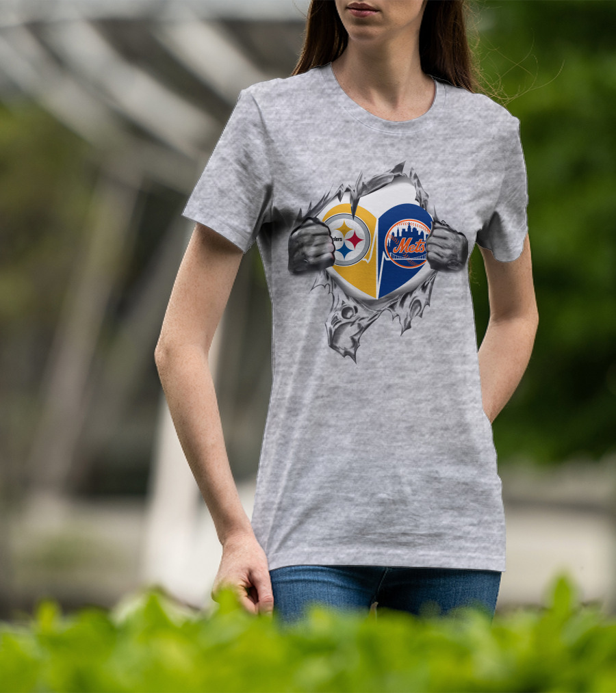 Steelers Mets Heart Design With Torn Metal Hands Displaying T-Shirt