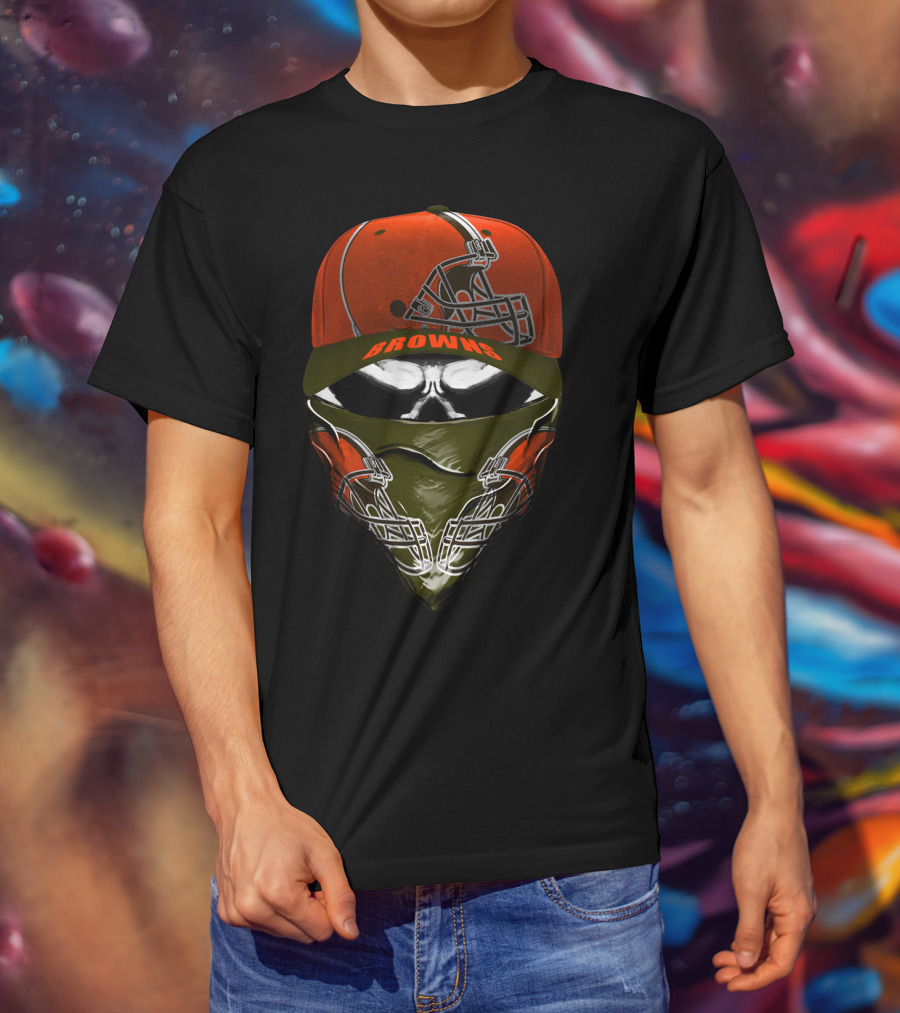 Cleveland Browns Helmet And Skull Bandana Hoodie T-Shirt