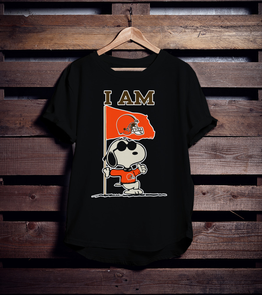 I Am Cleveland Browns Snoopy Football Flag T-Shirt