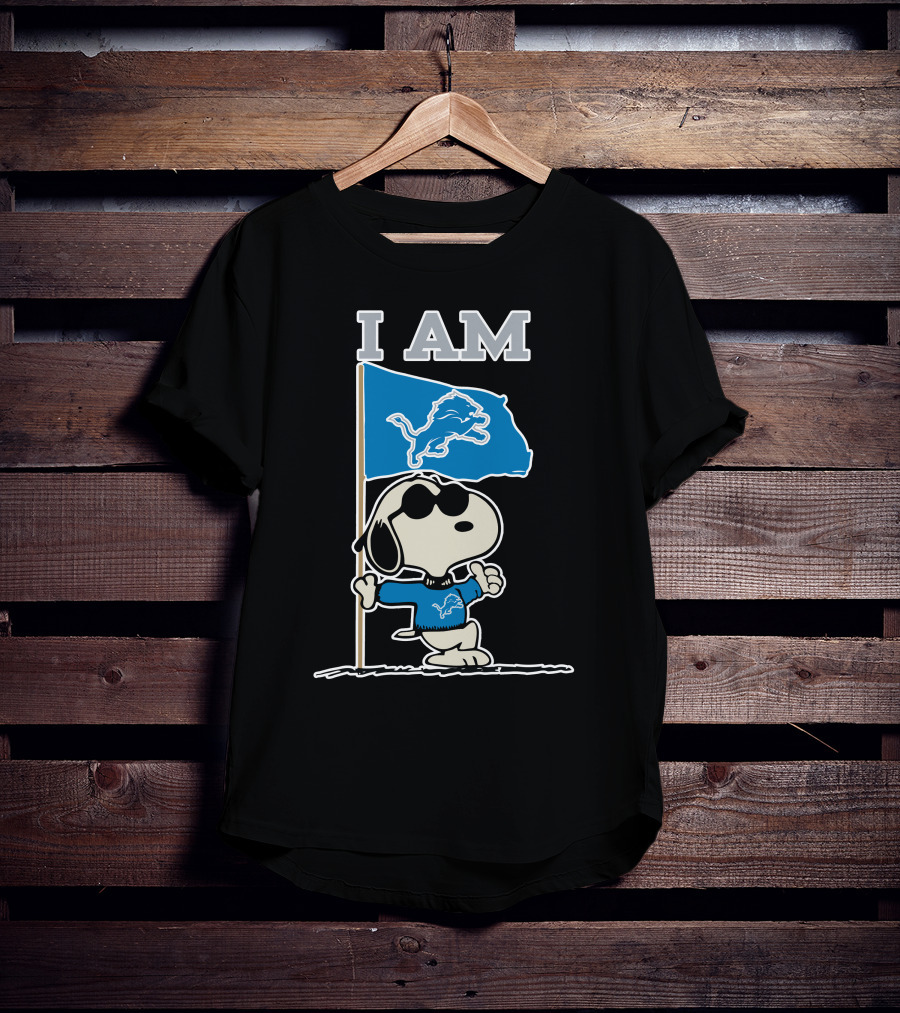 I Am Detroit Lions Snoopy Flag Football Fan T-Shirt