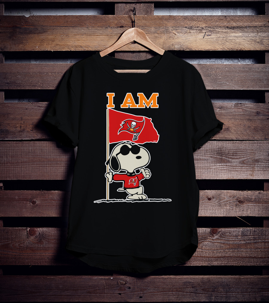 I Am Tampa Bay Buccaneers Snoopy Flag Nfl Football Fan T-Shirt
