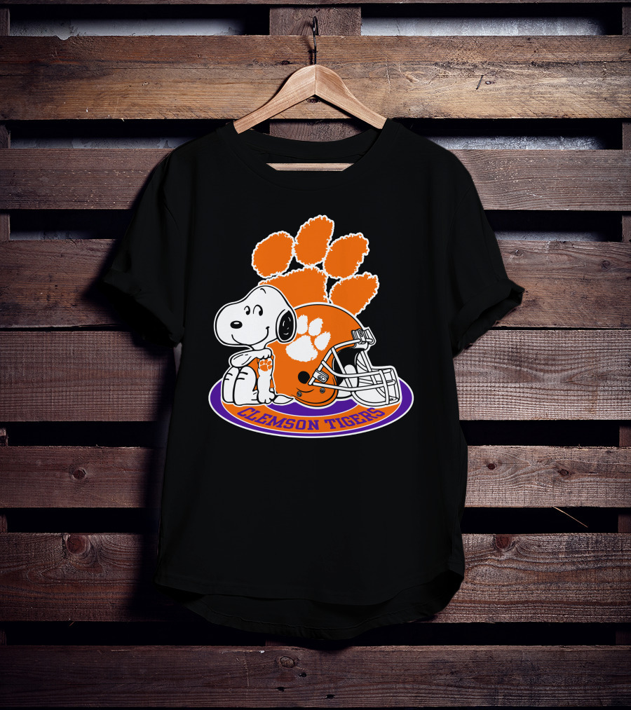 Clemson Tigers Snoopy Paw Print Helmet T-Shirt
