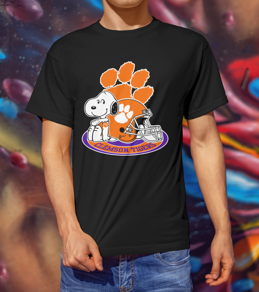Clemson Tigers Snoopy Paw Print Helmet T-Shirt