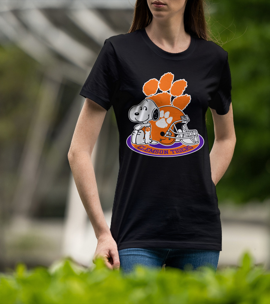 Clemson Tigers Snoopy Paw Print Helmet T-Shirt