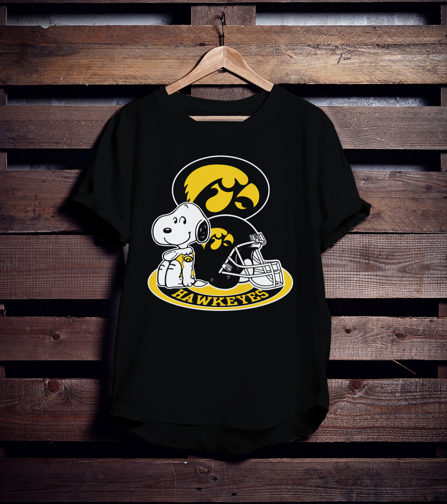 Snoopy Iowa Hawkeyes Helmet Fan T-Shirt