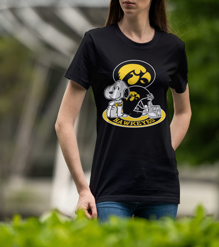Snoopy Iowa Hawkeyes Helmet Fan T-Shirt