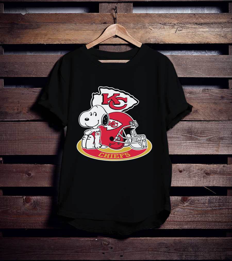 Kansas City Chiefs Snoopy Kc Arrowhead Helmet T-Shirt