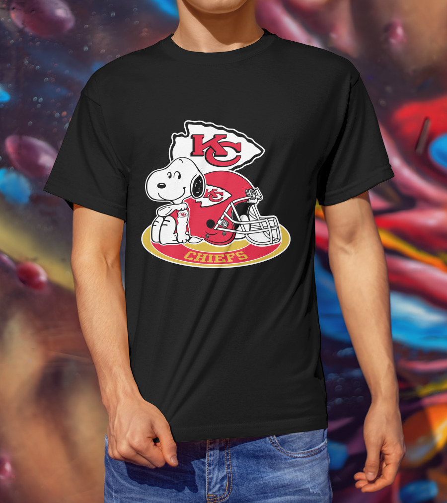 Kansas City Chiefs Snoopy Kc Arrowhead Helmet T-Shirt