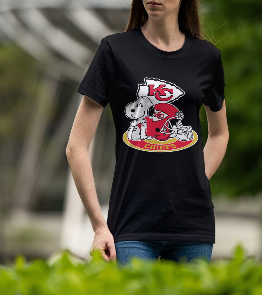 Kansas City Chiefs Snoopy Kc Arrowhead Helmet T-Shirt