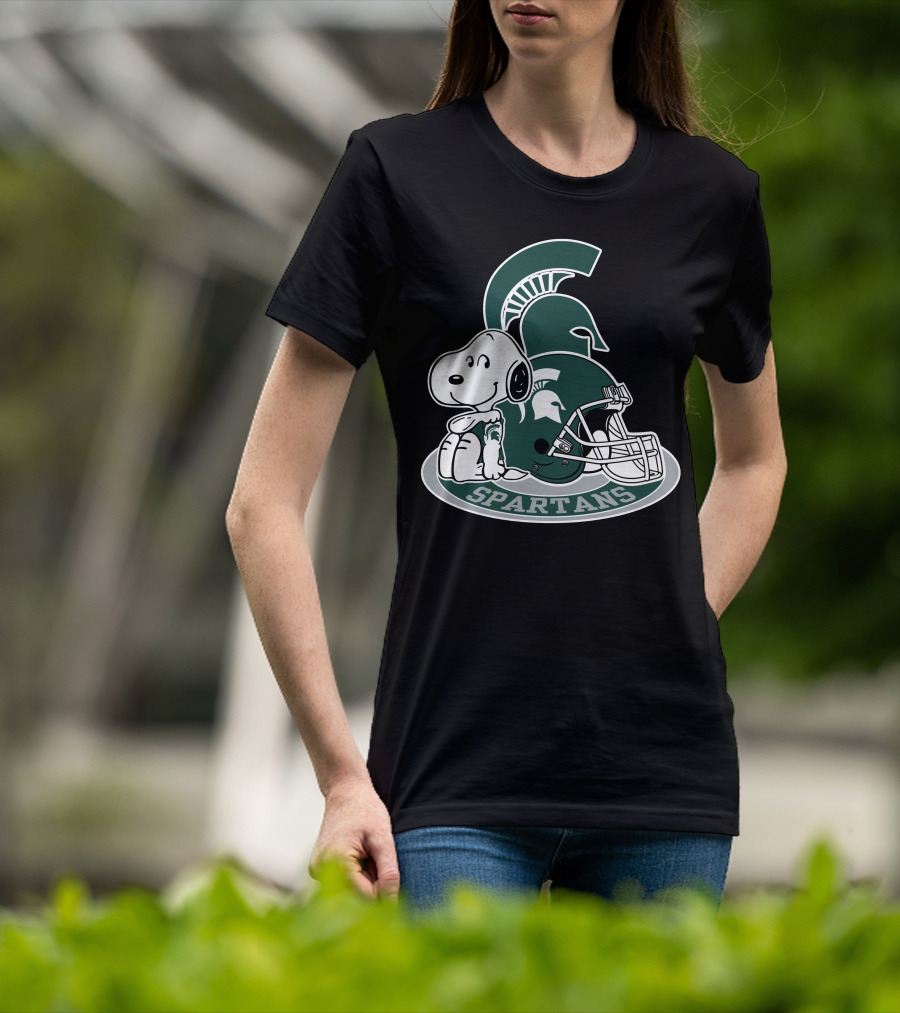 Snoopy Michigan State Spartans Football Helmet T-Shirt
