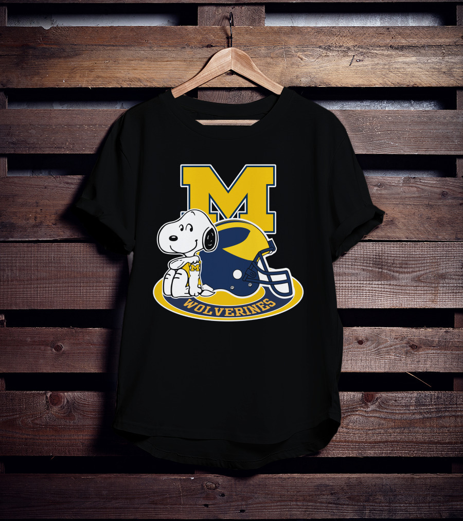 Michigan Wolverines Snoopy M Helmet T-Shirt