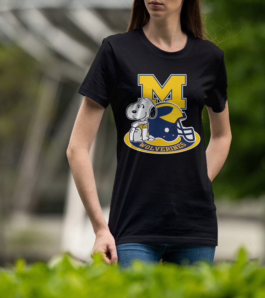 Michigan Wolverines Snoopy M Helmet T-Shirt
