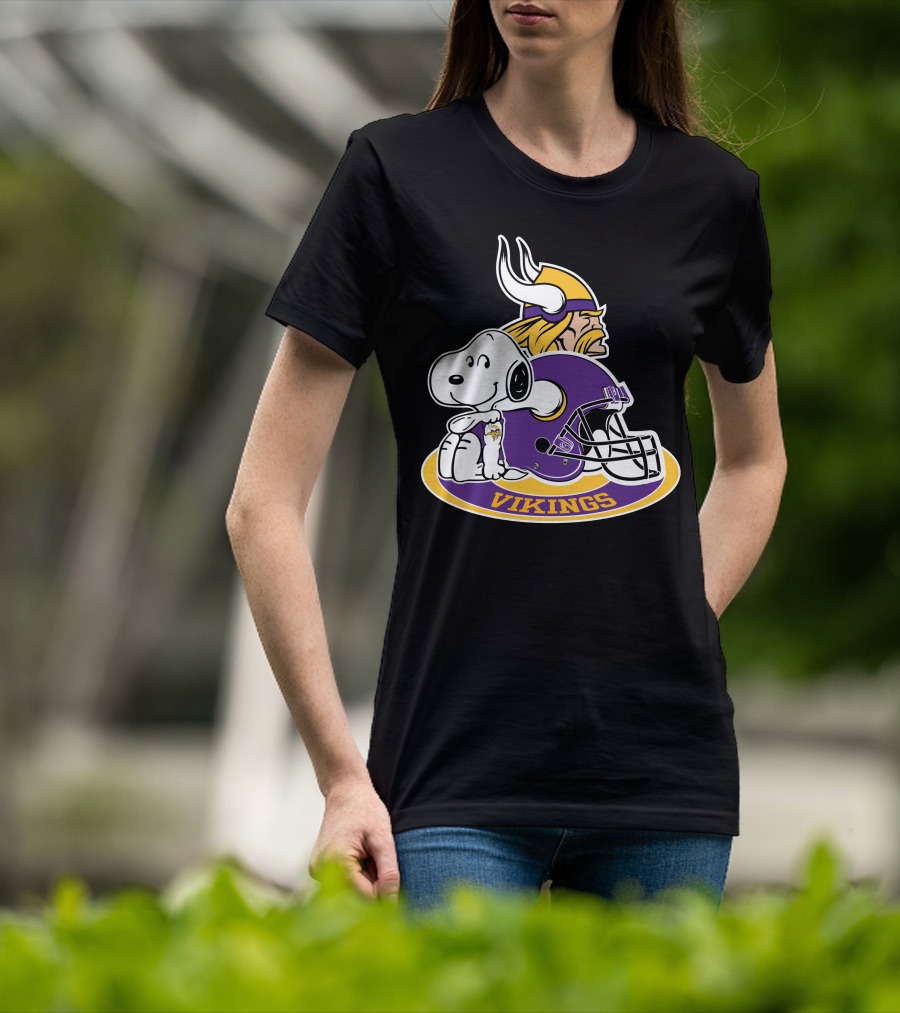 Minnesota Vikings Snoopy Helmet Vikings T-Shirt