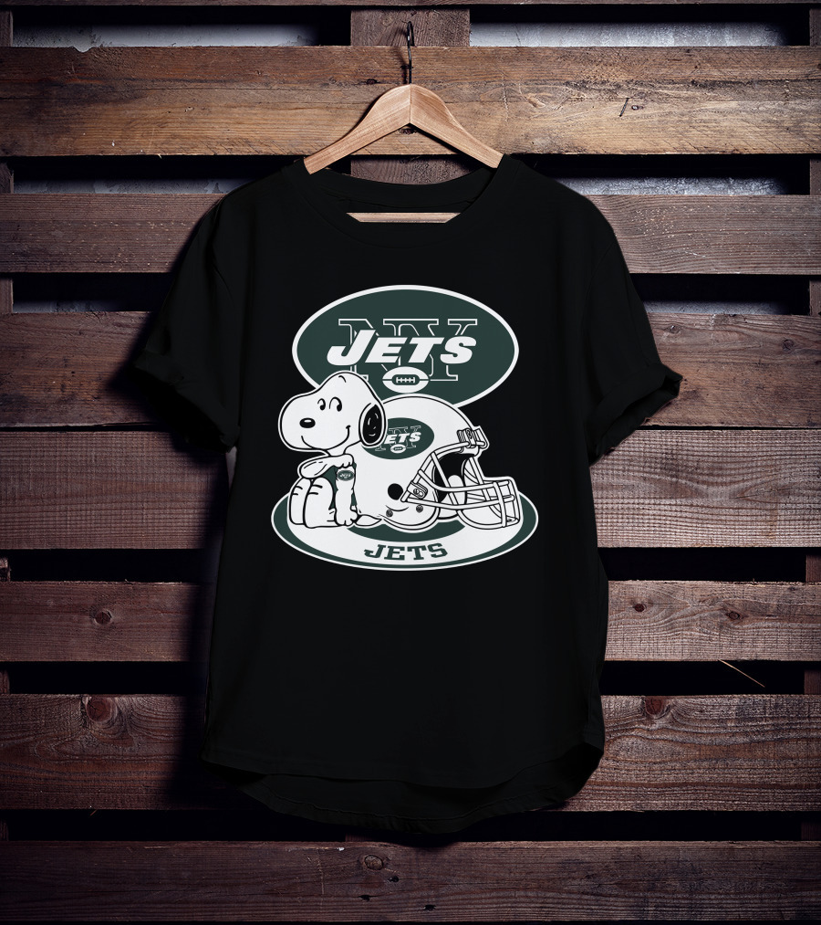 New York Jets Snoopy Football Helmet T-Shirt