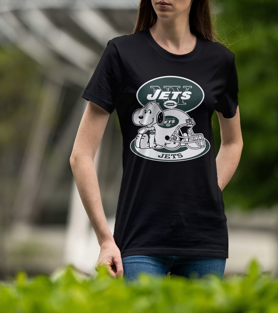 New York Jets Snoopy Football Helmet T-Shirt