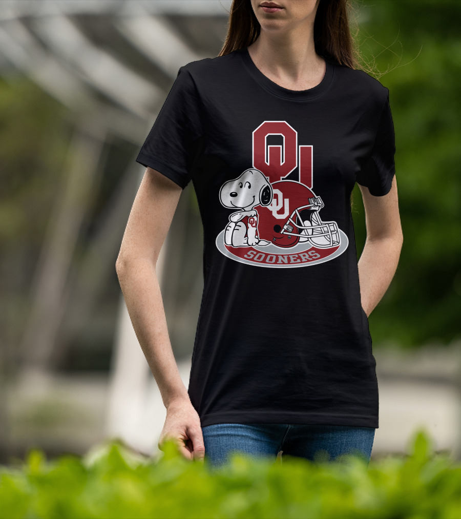 Oklahoma Sooners Snoopy Ou Helmet T-Shirt