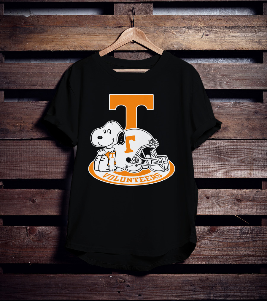 Snoopy Tennessee Volunteers Football Helmet T-Shirt