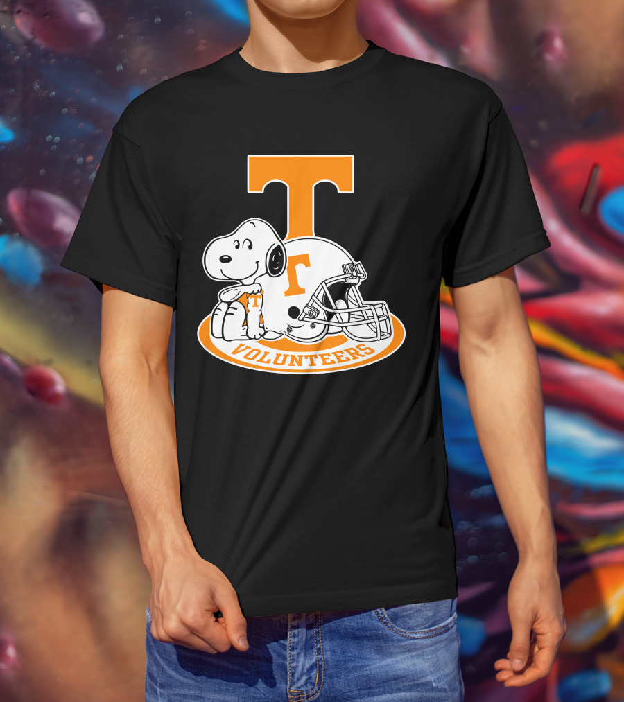 Snoopy Tennessee Volunteers Football Helmet T-Shirt